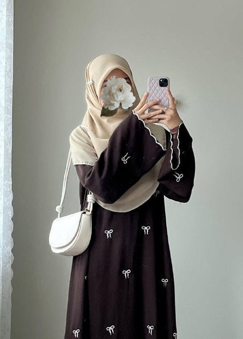 ZARQA BOW EMBROIDERY ABAYA | BROWN